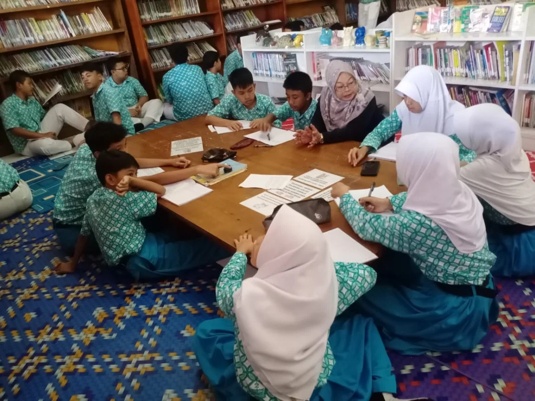 Kegiatan di perpustakaan