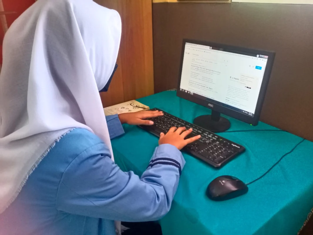 Kegiatan di perpustakaan