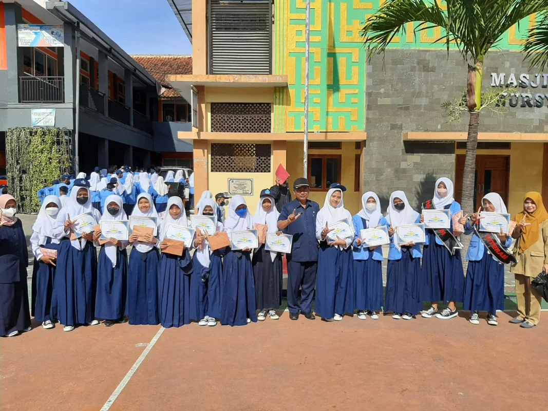 Kegiatan di perpustakaan